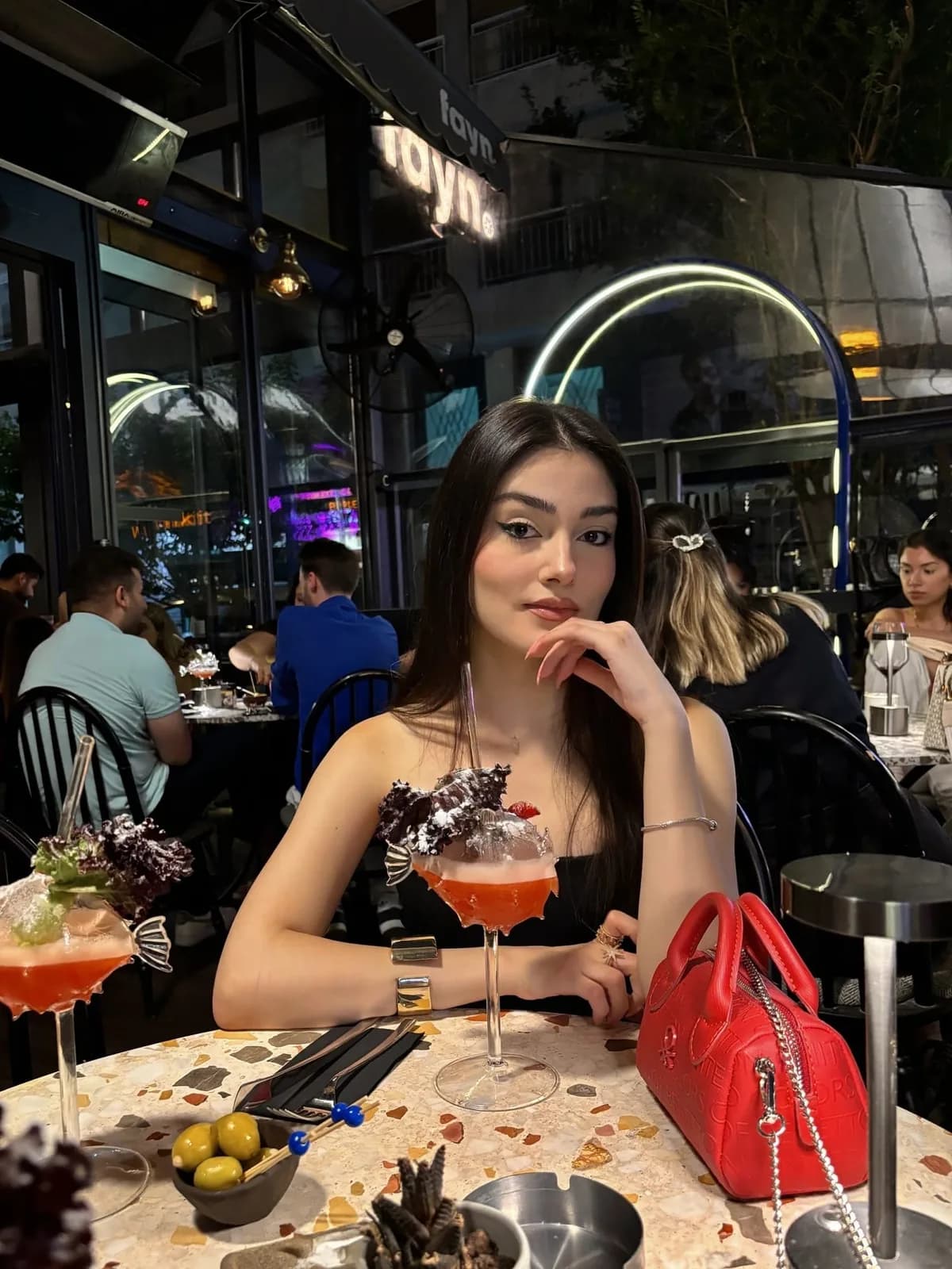 Sinem · 19 yaş · Ataşehir bireysel masöz · Türk masöz · profil fotoğrafı